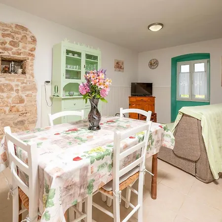 Gorgeous Home In Cokuni With Kitchen Mutvoran Exterior photo