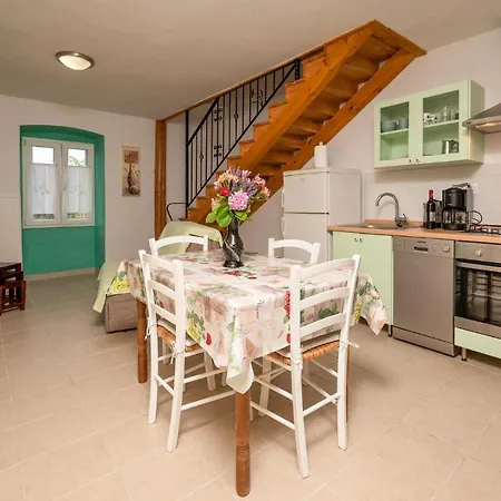 Gorgeous Home In Cokuni With Kitchen Mutvoran Exterior photo