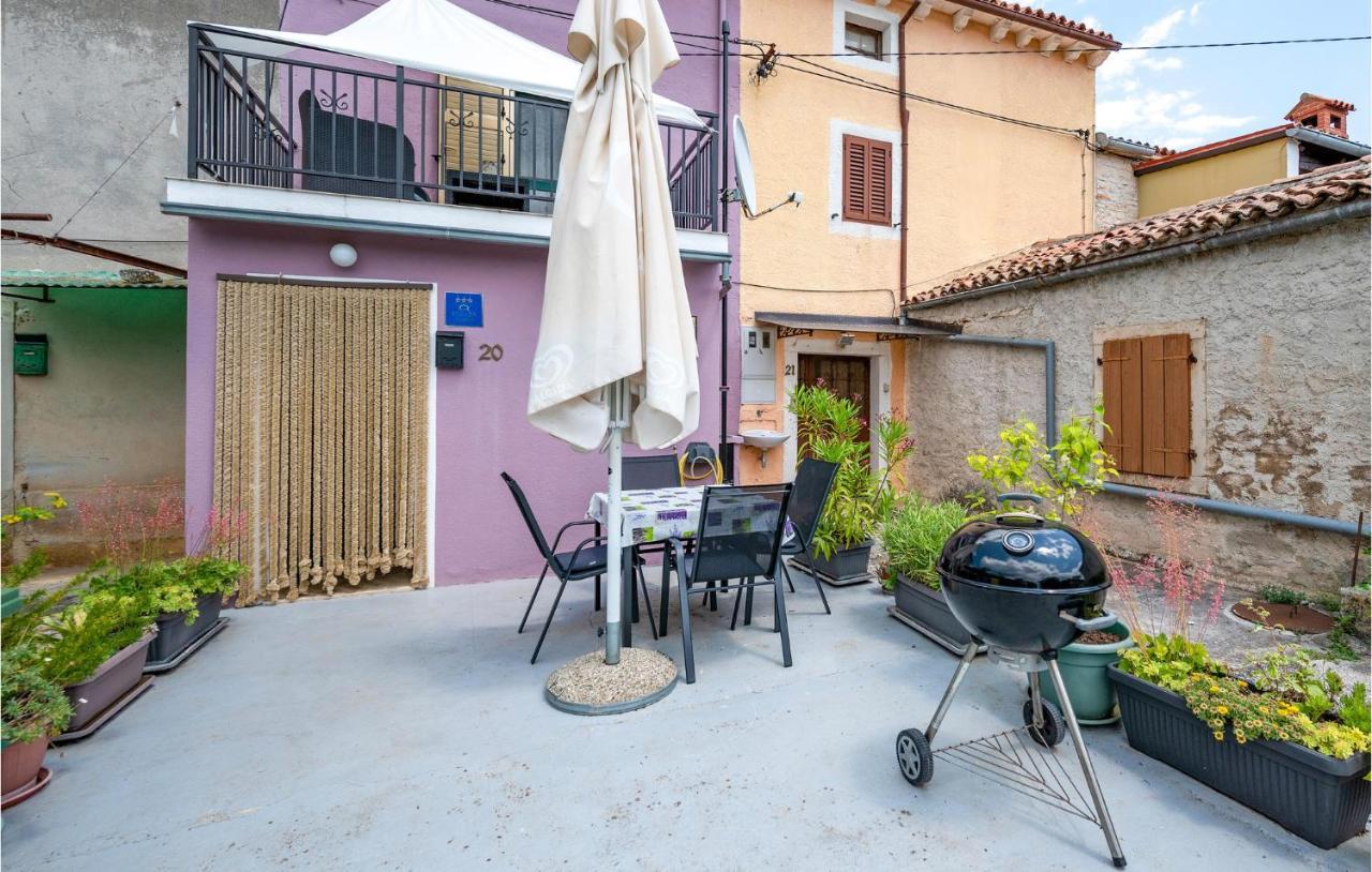Gorgeous In Cokuni With Kitchen Holiday home Mutvoran