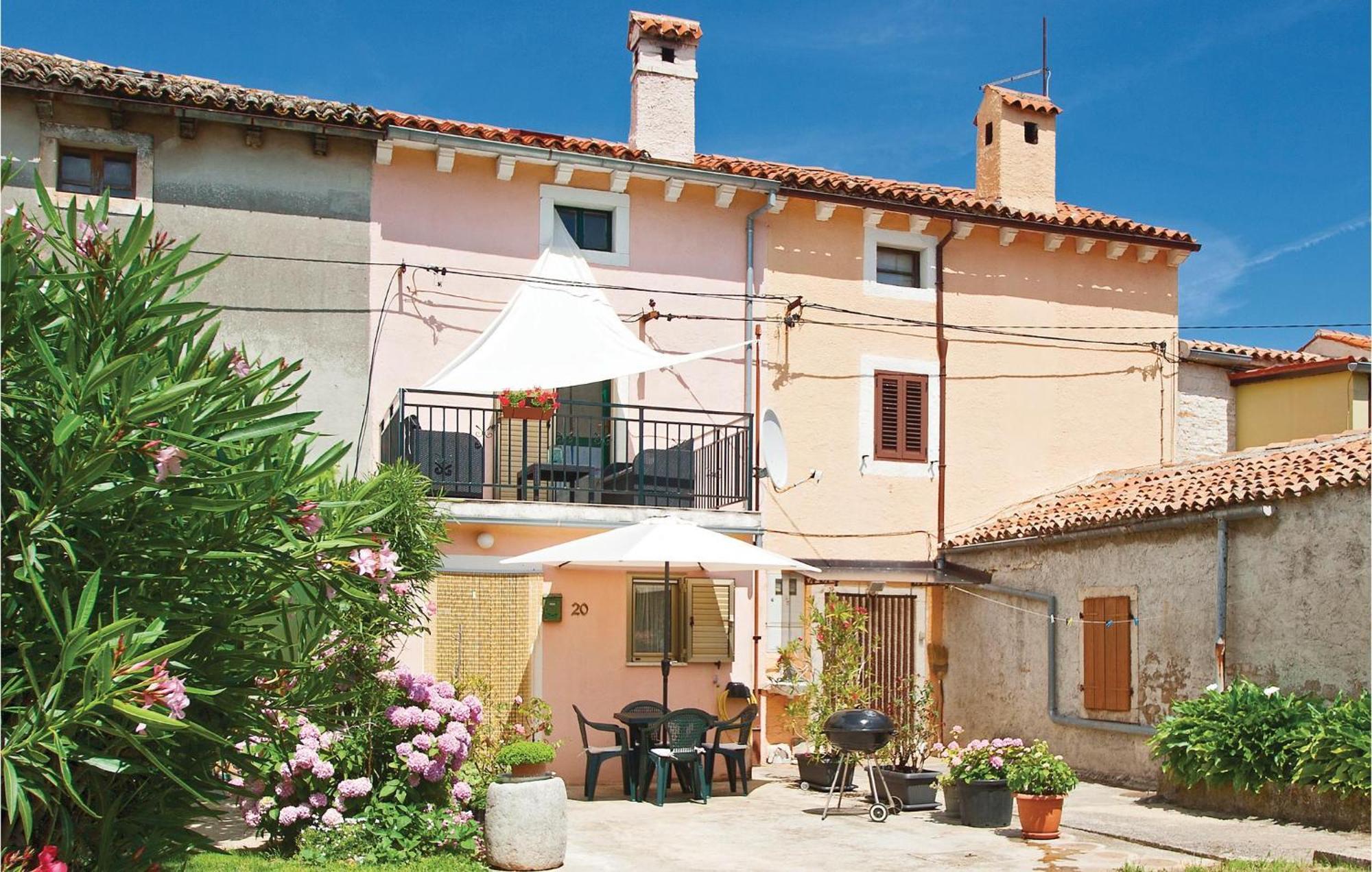 Holiday home Gorgeous In Cokuni With Kitchen *